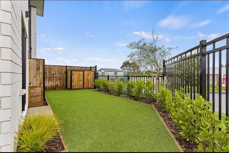 Photo of property in 10/172 Don Buck Road, Massey, Auckland, 0614