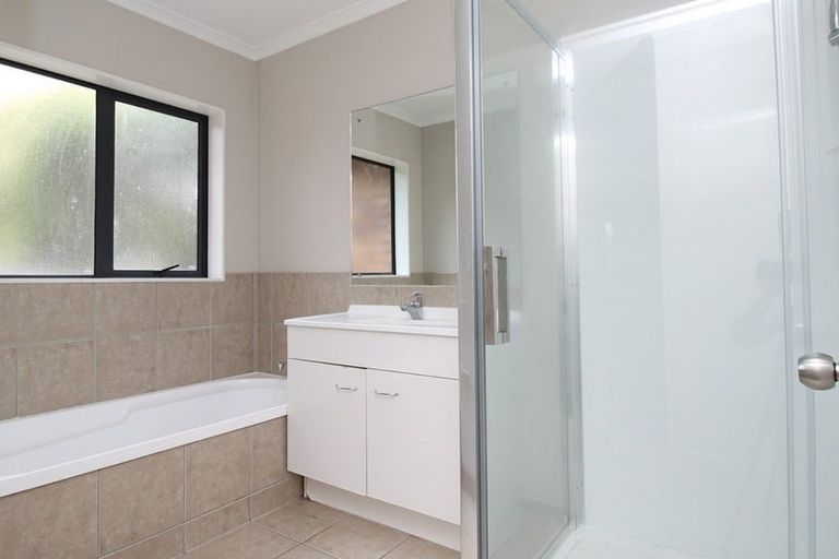 Photo of property in 6 Goh Place, Manurewa, Auckland, 2105