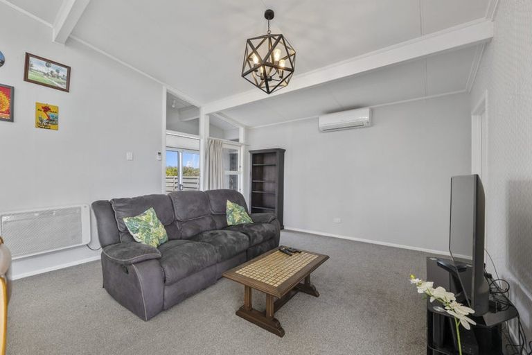 Photo of property in 5 Ngaio Place, Hawera, 4610