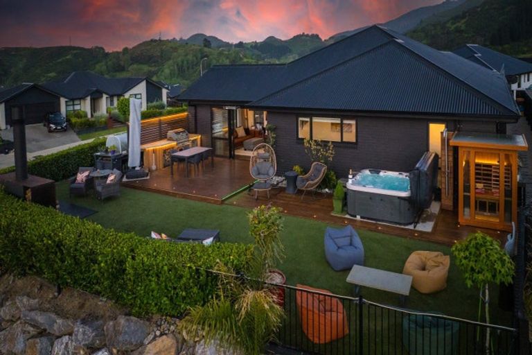 Photo of property in 17 Huntaway Close, Stoke, Nelson, 7011