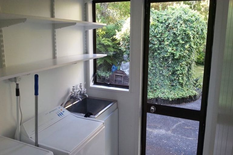Photo of property in 48 Turanga Road, Henderson Valley, Auckland, 0612