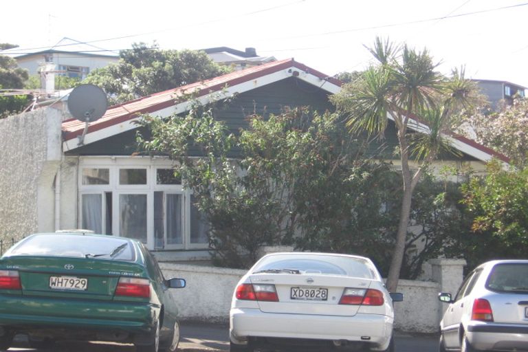 Photo of property in 10 Todman Street, Brooklyn, Wellington, 6021