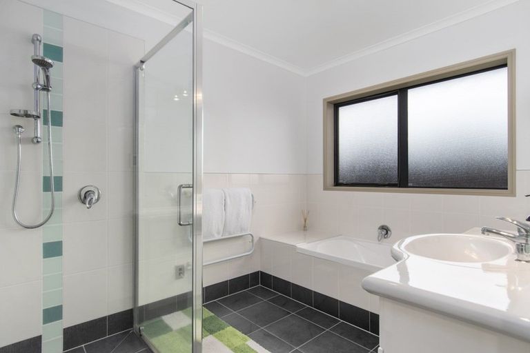 Photo of property in 16 Gibson Place, Papamoa Beach, Papamoa, 3118