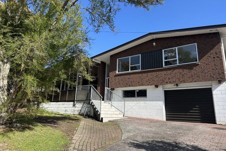 Photo of property in 19 South Lynn Road, Titirangi, Auckland, 0604