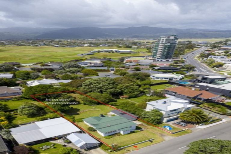 Photo of property in 10 Manly Street, Paraparaumu Beach, Paraparaumu, 5032