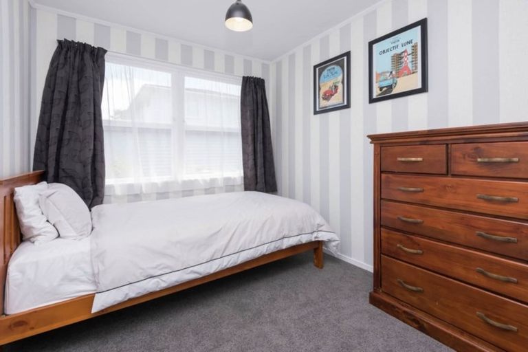 Photo of property in 21 Minaret Drive, Bucklands Beach, Auckland, 2014