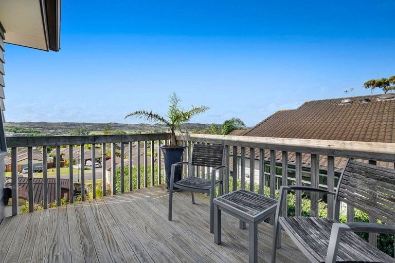 Photo of property in 13 Seagate Place, Red Beach, 0932