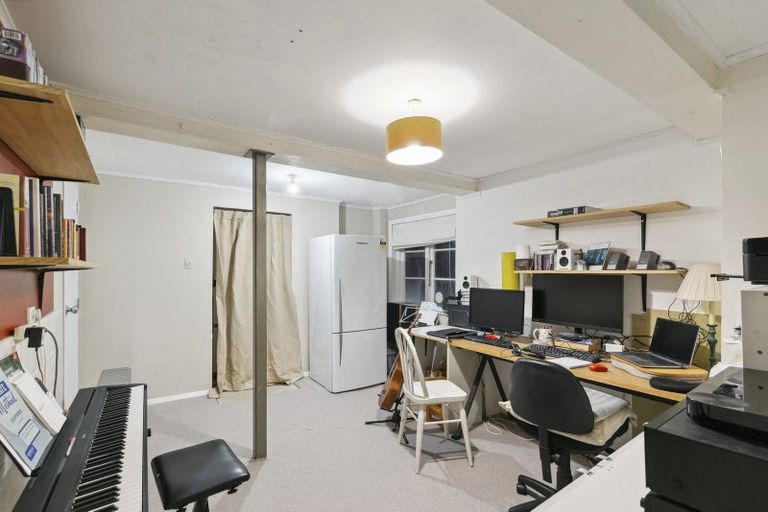 Photo of property in 49 Albemarle Road, Northland, Wellington, 6012