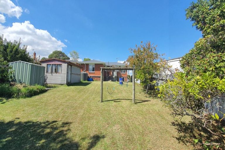 Photo of property in 25 Fruitvale Road, New Lynn, Auckland, 0600