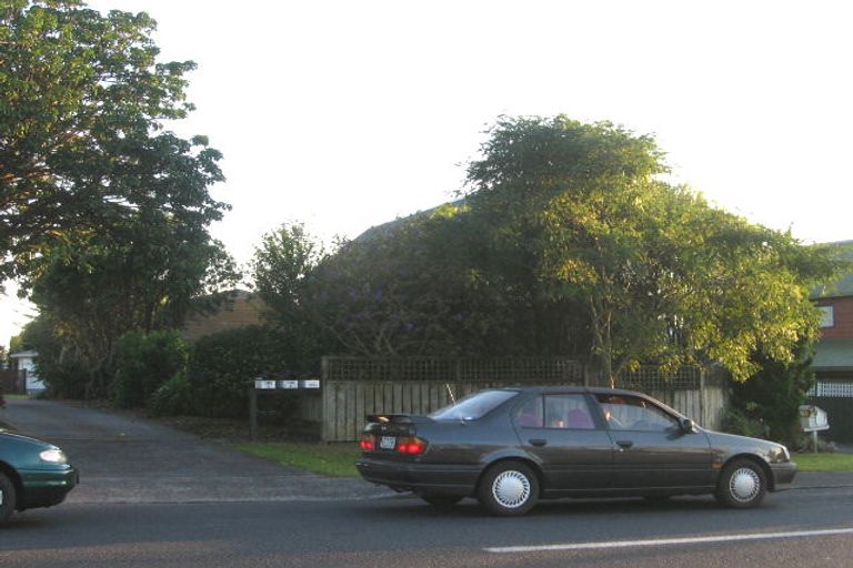 Photo of property in 106a Chivalry Road, Glenfield, Auckland, 0629
