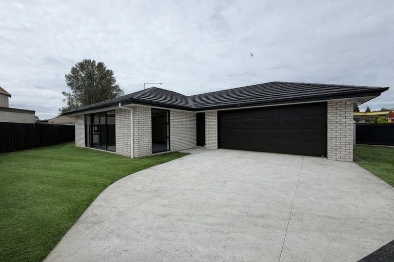 Photo of property in 2 Johns Road, Belfast, Christchurch, 8051