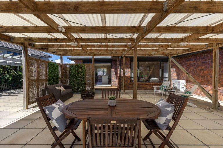 Photo of property in 6 Aotea Drive, Aotea, Porirua, 5024