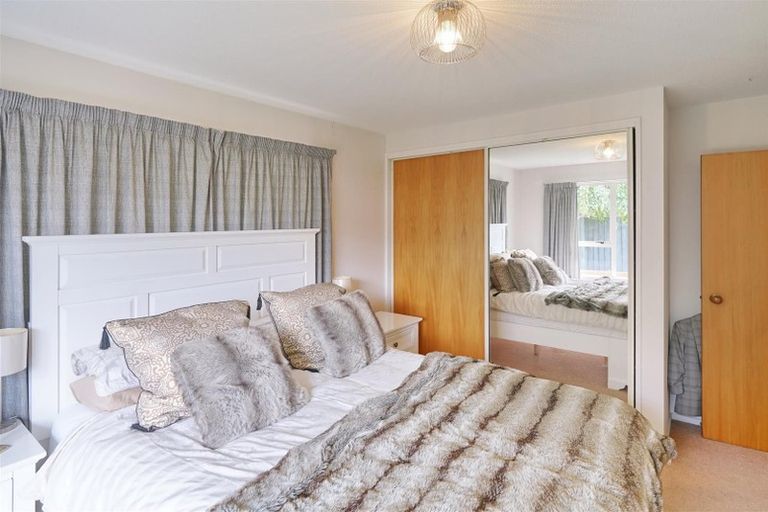 Photo of property in 2 Murfitt Place, Sockburn, Christchurch, 8042