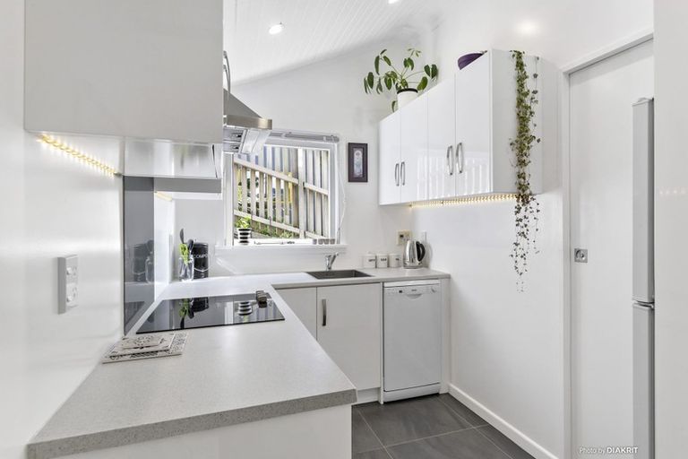 Photo of property in 7 Clifford Road, Johnsonville, Wellington, 6037