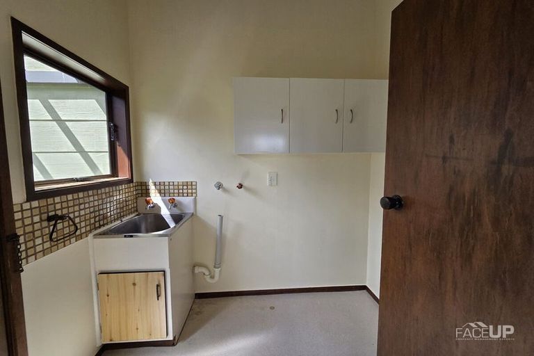 Photo of property in 2/4 Louise Place, Browns Bay, Auckland, 0630