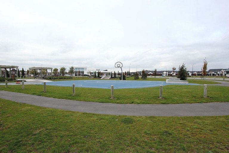 Photo of property in 77 Faringdon Boulevard, Rolleston, 7615