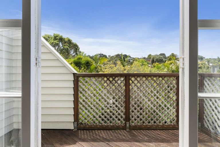 Photo of property in 47 Lyons Avenue, Murrays Bay, Auckland, 0630