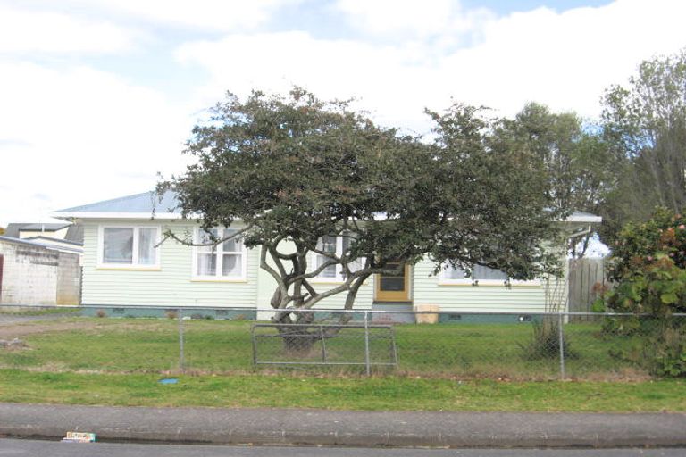 Photo of property in 2/21 Rollerson Street, Papakura, 2110