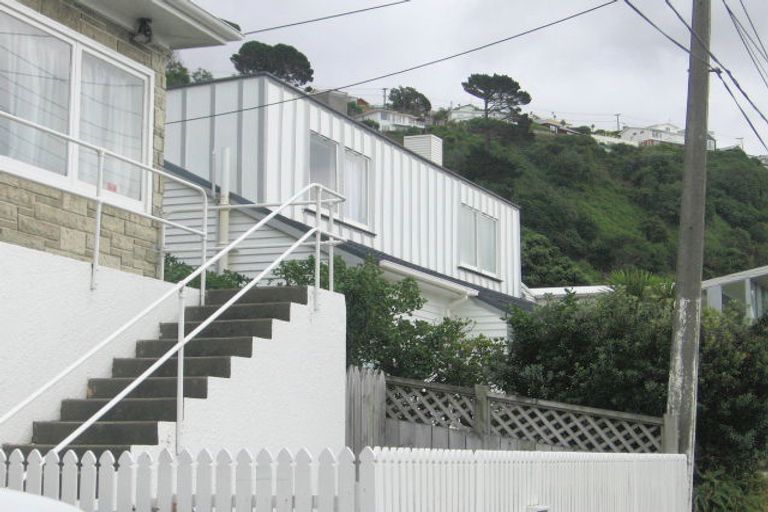 Photo of property in 326 Queens Drive, Lyall Bay, Wellington, 6022