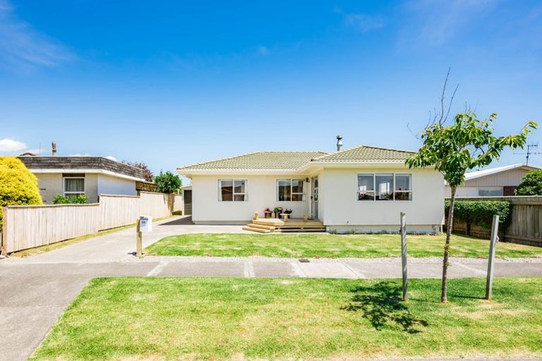 Photo of property in 24 Kapanui Road, Waikanae, 5036