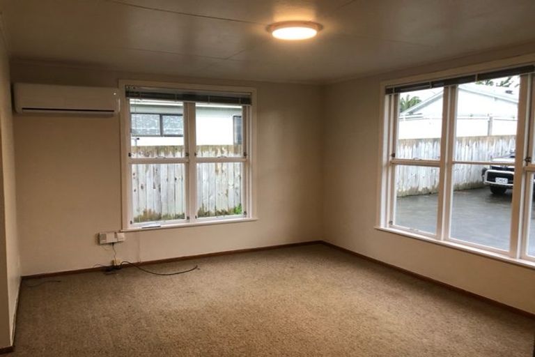 Photo of property in 3166 Great North Road, New Lynn, Auckland, 0600