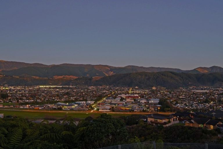 Photo of property in 55 Percy Kinsman Crescent, Riverstone Terraces, Upper Hutt, 5018