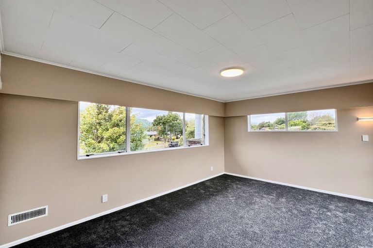 Photo of property in 76 California Drive, Totara Park, Upper Hutt, 5018