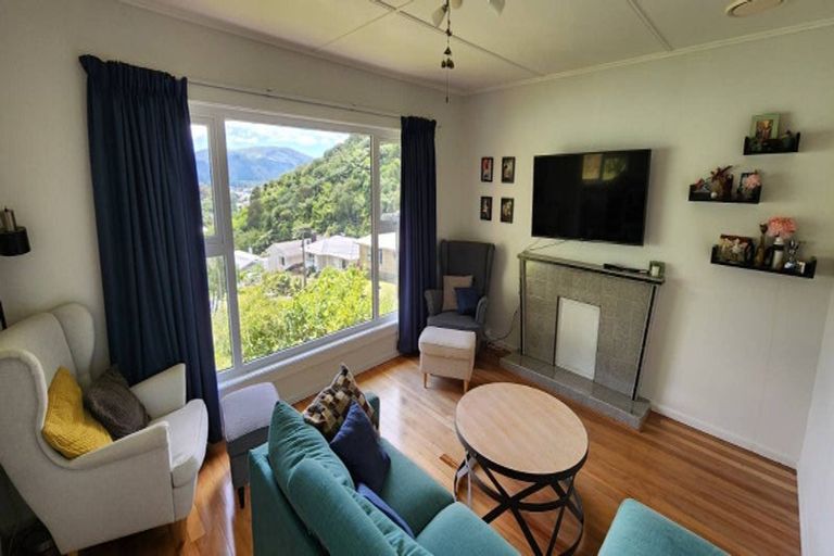 Photo of property in 23 Holmes Grove, Naenae, Lower Hutt, 5011