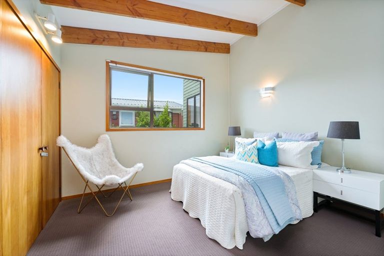Photo of property in 42 Spence Road, Henderson, Auckland, 0612