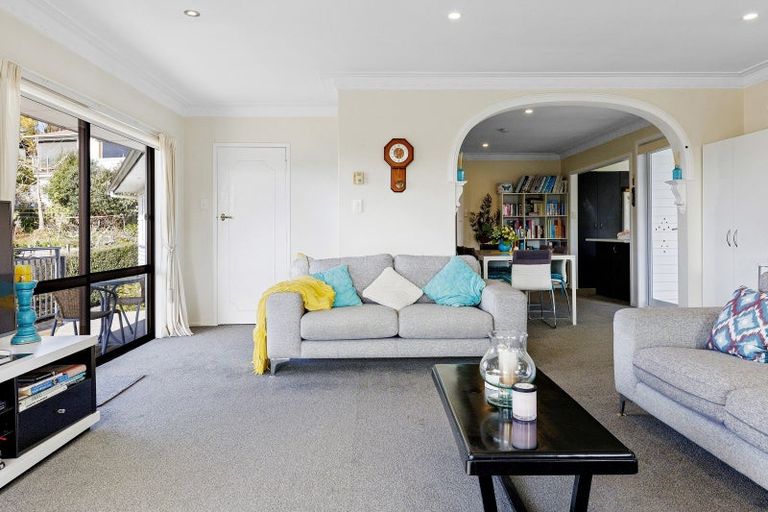 Photo of property in 11 Earle Place, Acacia Bay, Taupo, 3330