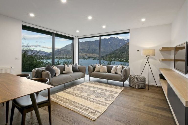 Photo of property in 1 Highlands Close, Queenstown, 9300