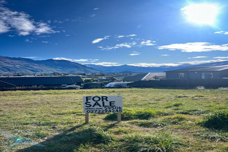 Photo of property in 13 Mcleod Avenue, Wanaka, 9305