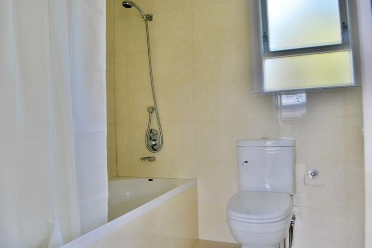 Photo of property in 41 Northcote Road, Hillcrest, Auckland, 0627