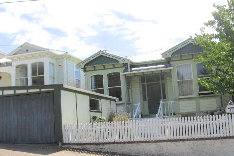 Photo of property in 30 Hargreaves Street, Mount Cook, Wellington, 6021