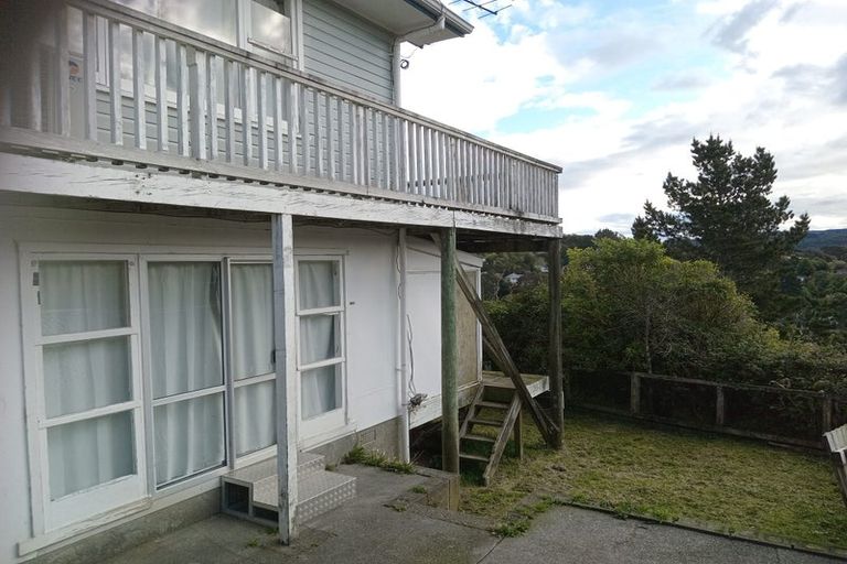 Photo of property in 32 Castle Crescent, Stokes Valley, Lower Hutt, 5019