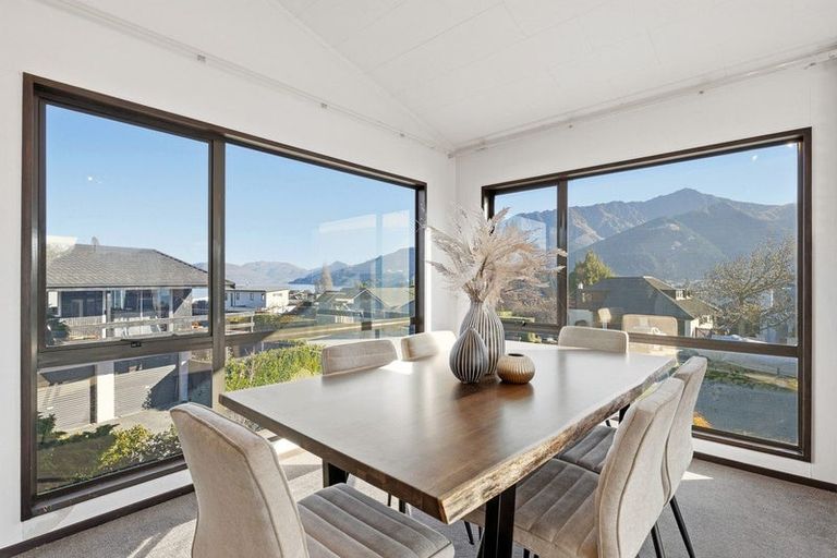 Photo of property in 9 Oregon Drive, Kelvin Heights, Queenstown, 9300