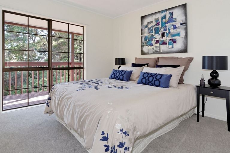 Photo of property in 10 Longfellow Parade, Glen Eden, Auckland, 0604