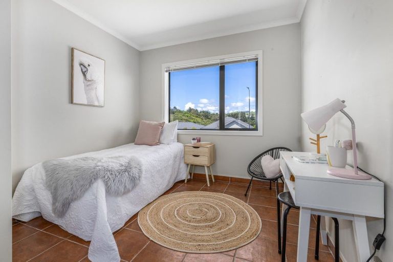 Photo of property in 6 Aotea Drive, Aotea, Porirua, 5024