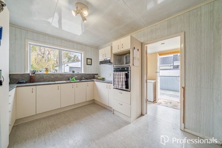 Photo of property in 33 Wellington Road, Wainuiomata, Lower Hutt, 5014