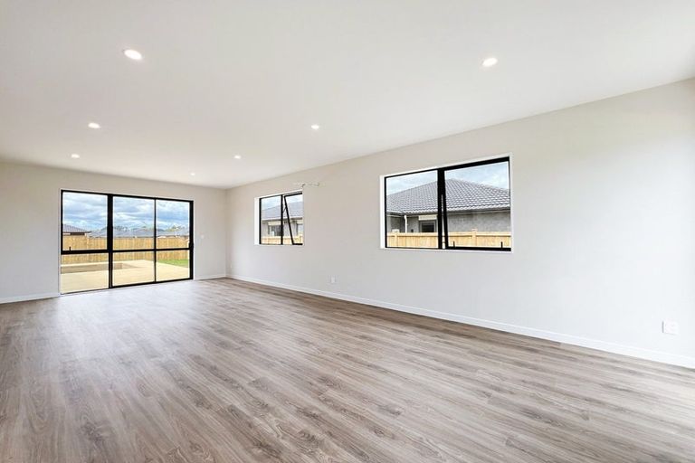 Photo of property in 4 Hoete Way, Tuakau, 2121