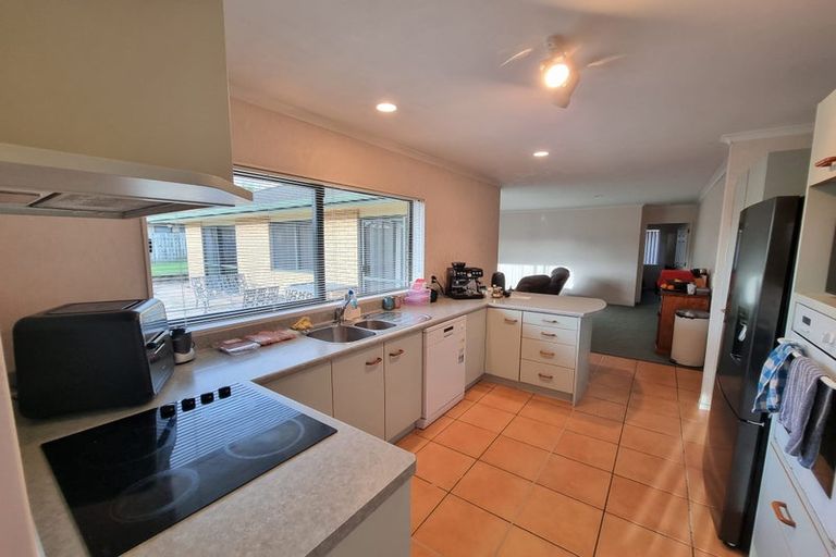 Photo of property in 91 Moyrus Crescent, East Tamaki Heights, Auckland, 2016