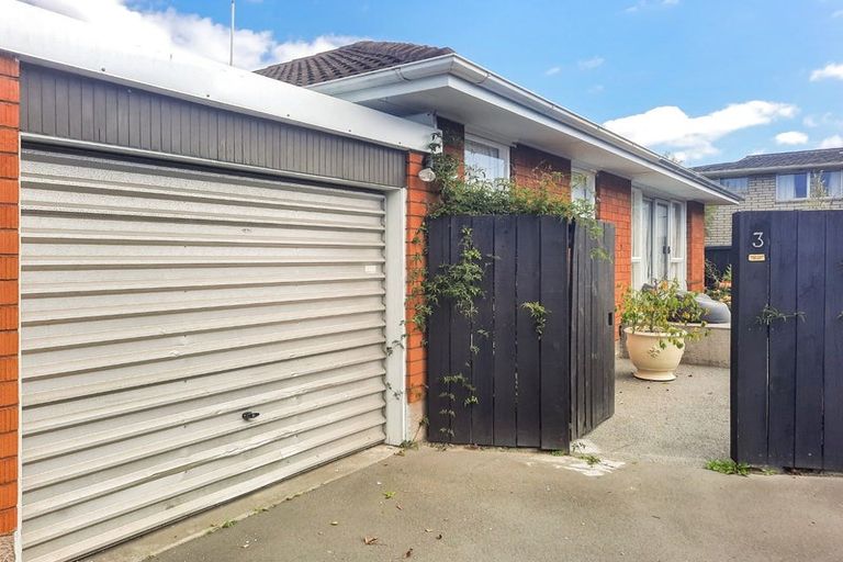 Photo of property in 3 Meadow Street, Papanui, Christchurch, 8052