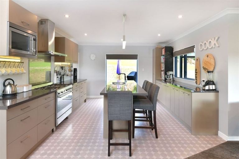 Photo of property in 141 Mangakura Road, Helensville, 0875