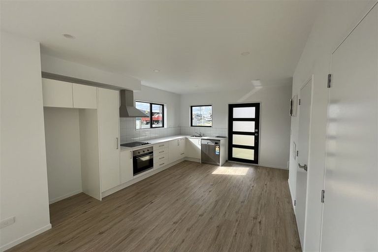 Photo of property in 1 Eileen Newey Place, Henderson, Auckland, 0612