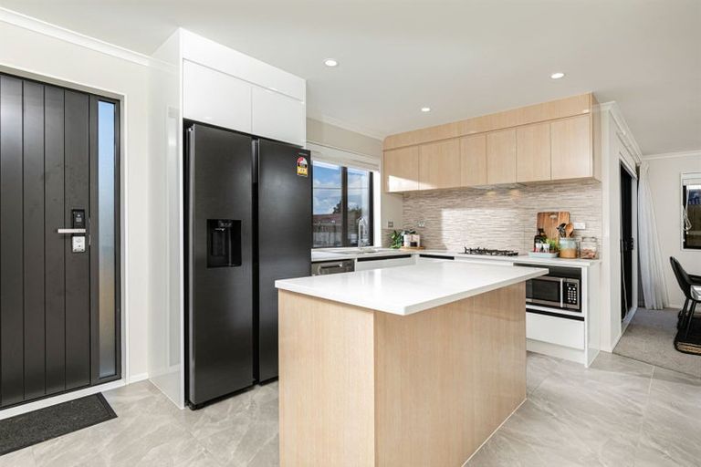 Photo of property in 9a Kingdale Road, Henderson, Auckland, 0610