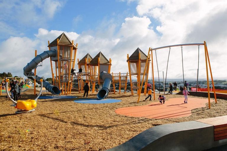 Photo of property in 23 Merv Clarke Lane, Massey, Auckland, 0614