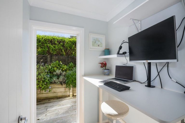 Photo of property in 16 Tralee Street, Omokoroa, 3114