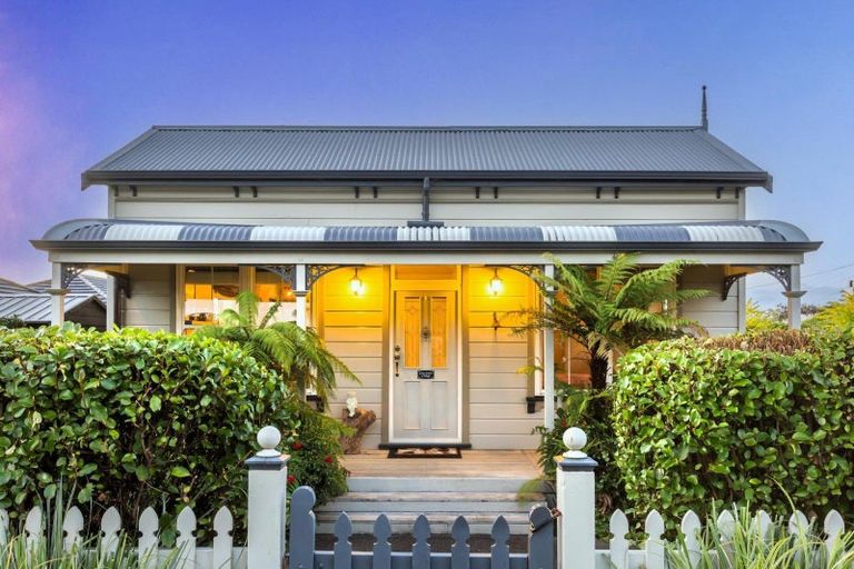 Photo of property in 2 Martin Street, Waikanae, 5036