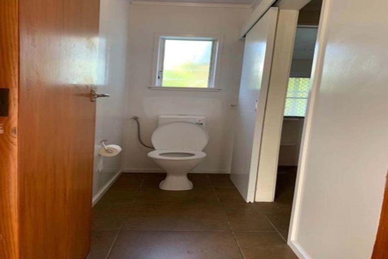 Photo of property in 1 Sovereign Place, Glenfield, Auckland, 0629