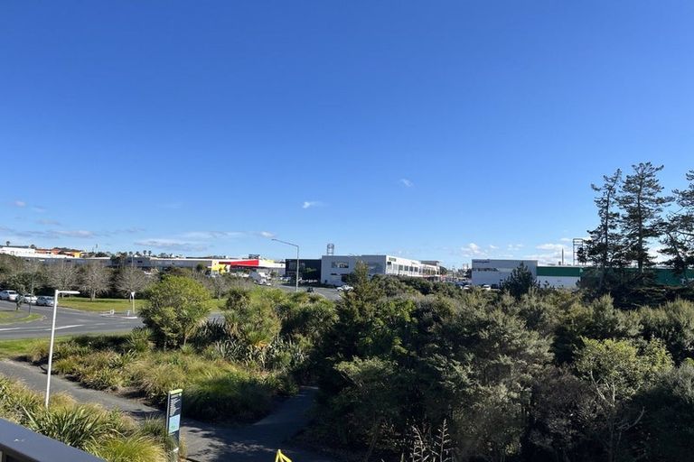 Photo of property in 10/28 Westgate Drive, Westgate, Auckland, 0614